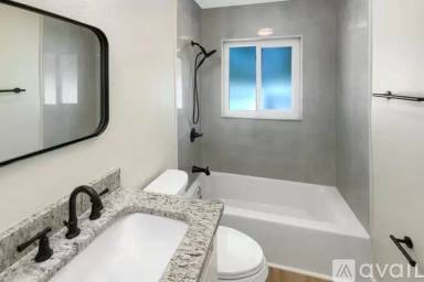 Main picture of 966 Charlotte Ave