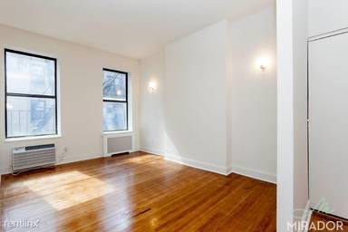 Main picture of 1558 York Ave