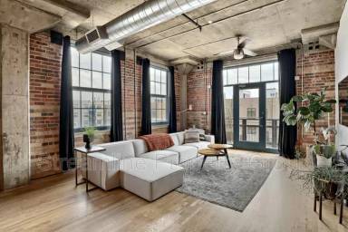 Main picture of 2500 Walnut St