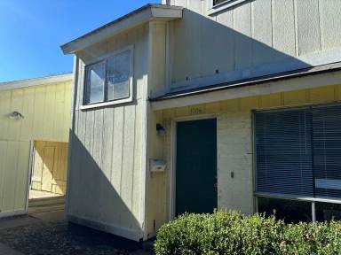 Main picture of 1104 W Houston St