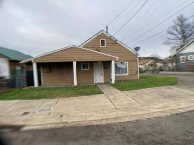 Main picture of 1646 SE Hamilton St