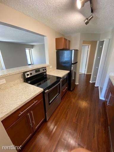 Main picture of 300 W Erie St