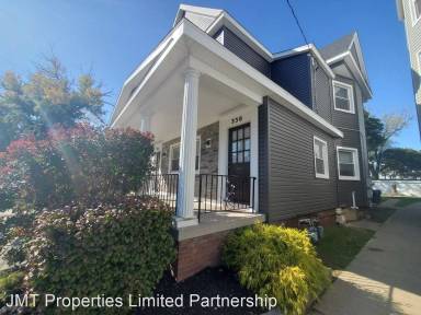 Main picture of 306 W 8th St