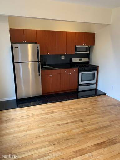 Main picture of 201 W 11th St