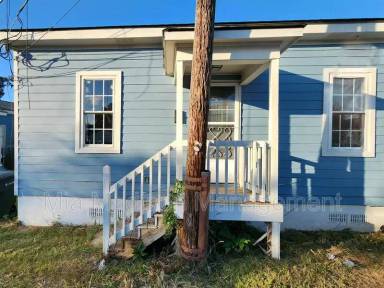 Main picture of 620 W Anderson Ln
