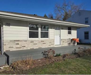 Main picture of 1764 Pleasant St