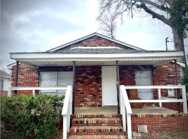 Main picture of 120 Plaza Dr