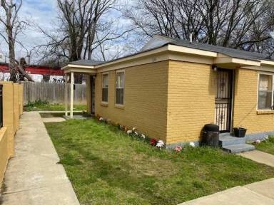 Main picture of 1680 Kansas St