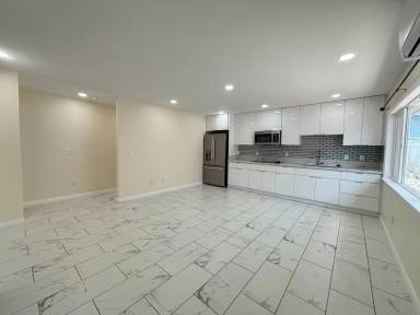 Main picture of 1674 Kino St