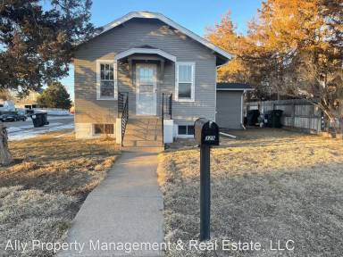 Main picture of 325 W Overland