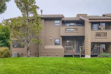 Main picture of 953 Moorings Dr