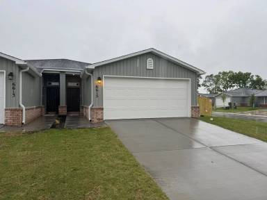 Main picture of 6615 NW Vandergriff St