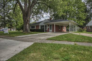 Main picture of 11360 W Clements Cir