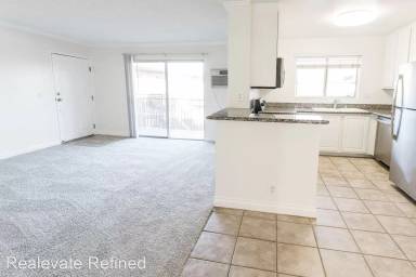 Main picture of 620 E Lexington Ave