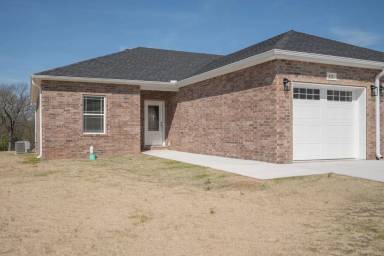 Main picture of 566 Pineview Ln