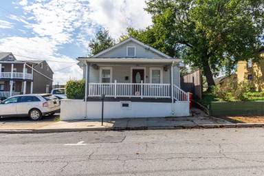 Main picture of 110 N Lawrence St