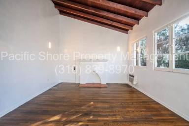 Main picture of 559 N Alexandria Ave