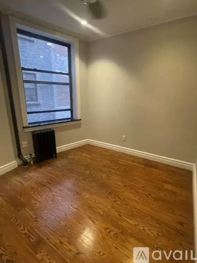 Main picture of E 35th St