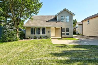 Main picture of 605 W Main St