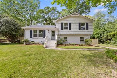 Main picture of 6725 Castlegate Dr