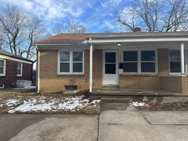 Main picture of 2042 S Pinecrest St