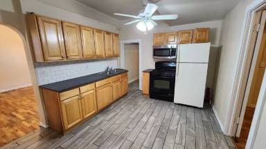 Main picture of 327 3rd Ave