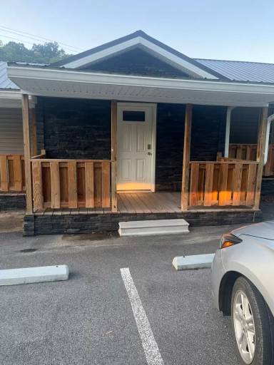 Main picture of 1152 WV Highway 5 E