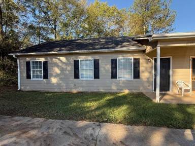 Main picture of 8129 Carlton Trl NW