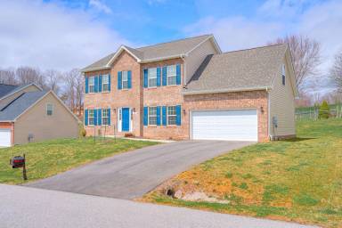 Main picture of 30 Siena Dr