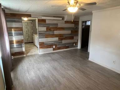 Main picture of 629 East Blvd N