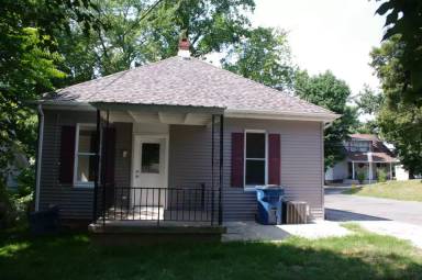 Main picture of 420 S Aurora St