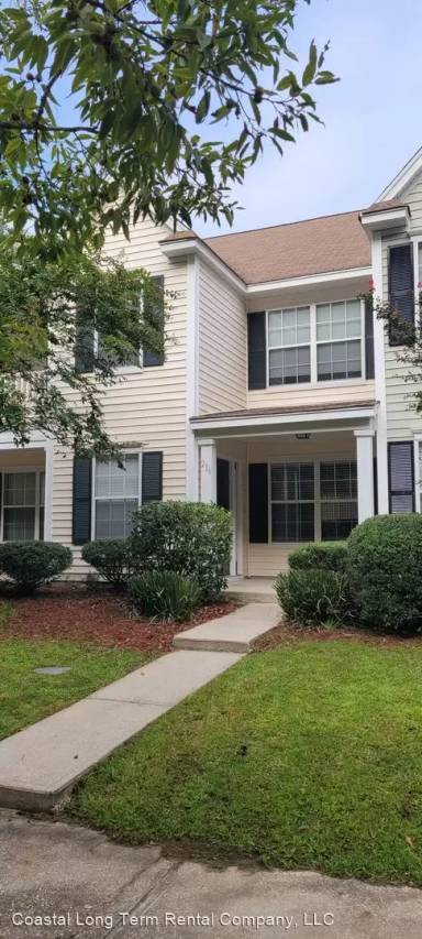 Main picture of 208 College Ln