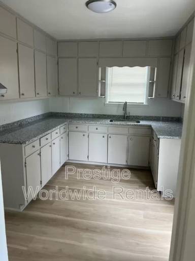 Main picture of 2823 Lee St