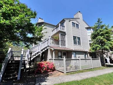 Main picture of 216 S Clarkson St