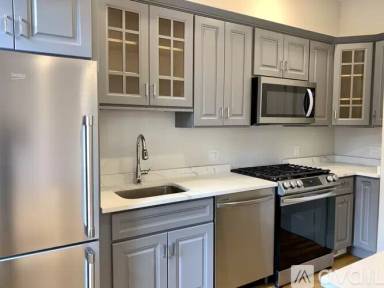 Main picture of 354 Marlborough St