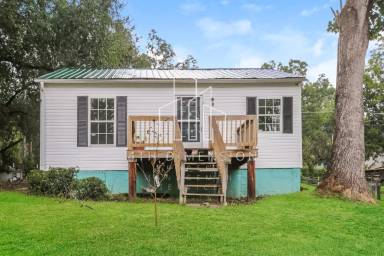 Main picture of 21 Circle Dr