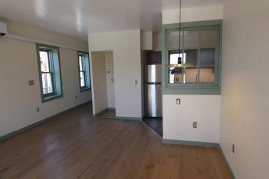 Main picture of 263 Main St