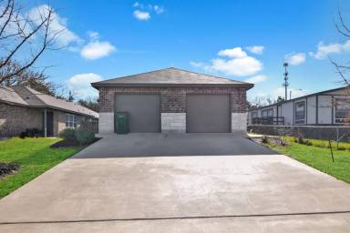 Main picture of 917 Rebecca Ln