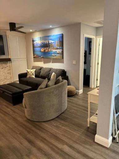 Main picture of 210 Lark Ct