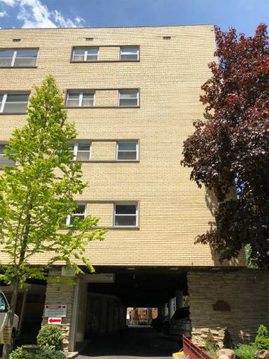 Main picture of 530 W Barry Ave