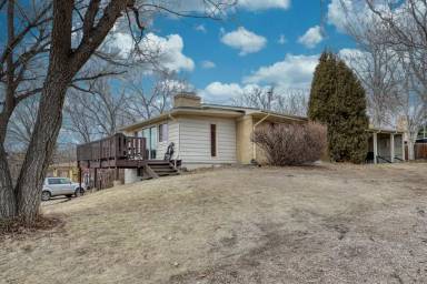 Main picture of 1465 Russell St