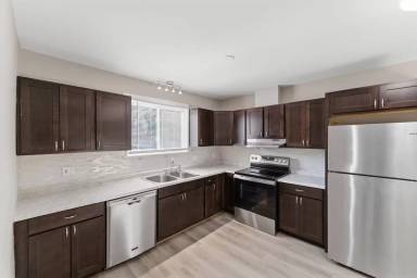 Main picture of 2405 Greenland Ave