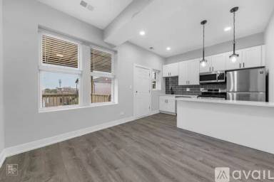 Main picture of 2317 W Taylor St