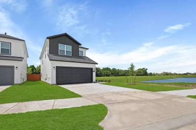 Main picture of 15018 Almeece St