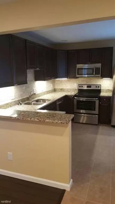Main picture of 415 1/2 Eldridge Ave