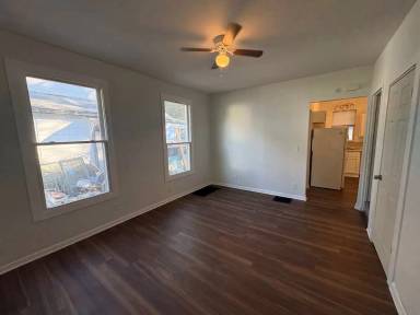 Main picture of 1027 Yale St