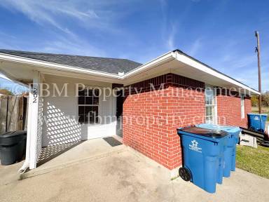 Main picture of 202 W Lamar St