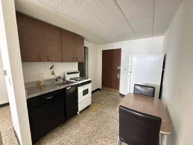 Main picture of 2441 Holmes St