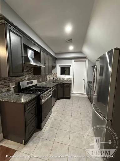 Main picture of 176 Snell St