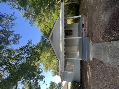 Main picture of 915 W 6th St